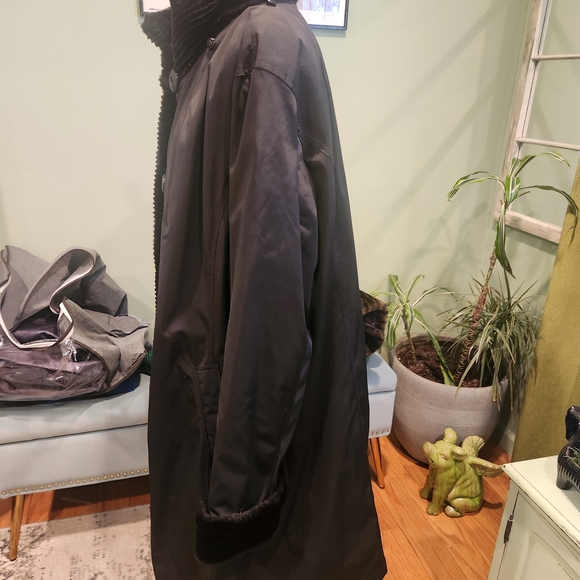 Gallery Woman Black Faux Fur Lined Coat - Picture 3 of 7